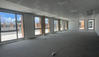  BUREAUX 3 640 M² SAINT-JACQUES-DE-LA-LANDE