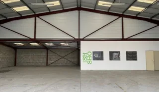  LOCAUX D'ACTIVITÉS 396 M² GUÉRANDE