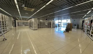  LOCAL COMMERCIAL 625 m² LORIENT