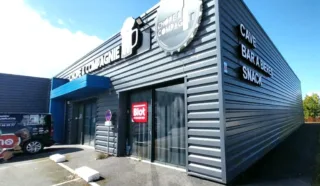  LOCAUX COMMERCIAUX LA RICHARDAIS 225 m²