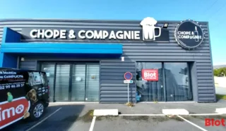  LOCAUX COMMERCIAUX LA RICHARDAIS 225 m²
