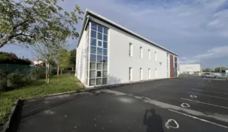  BUREAUX 700 M² BOUGUENAIS