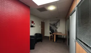  BUREAUX 185 M² CARQUEFOU