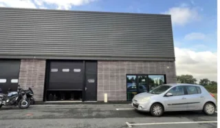  LOCAUX D'ACTIVITES BRUZ 240 m²