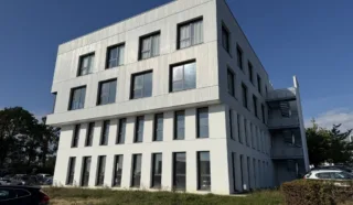  BUREAUX 860 M²  CHARTRES-DE-BRETAGNE