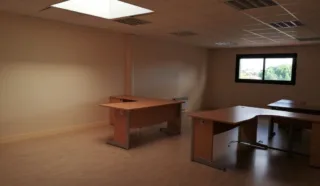  LOCAL PROFESSIONNEL  VANNES / PLESCOP 178 m²