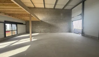  CELLULE D'ACTIVITÉS 208 m² GRANDCHAMPS DES FONTAINES