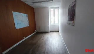  LOCAL COMMERCIAL 80 m² NANTES