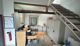  LOCAL D'ACTIVITES SERVON-SUR-VILAINE 910 m²