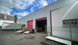  LOCAL D'ACTIVITES SERVON-SUR-VILAINE 910 m²