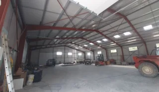  LOCAUX D'ACTIVITÉS BRECH 695 m²