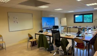  LOCAL PROFESSIONNEL  VANNES / PLESCOP 178 m²