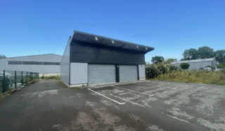  LOCAUX D'ACTIVITÉS AVEC CHAMBRE FROIDE 112 m² LANVOLLON