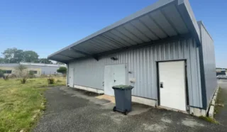  LOCAUX D'ACTIVITÉS AVEC CHAMBRE FROIDE 112 m² LANVOLLON
