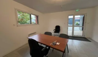  LOCAUX D'ACTIVITES ROMILLE 190 m²