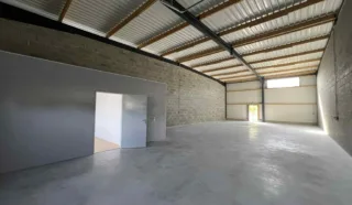  1 CELLULE D'ACTIVITES 200 m² YFFENDIC