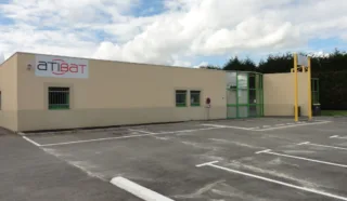  LOCAL D'ACTIVITES LA CHAPELLE-DES-FOUGERETZ 900 m²