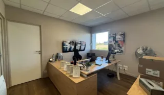  LOCAUX D'ACTIVITES LE BIGNON 210 m²