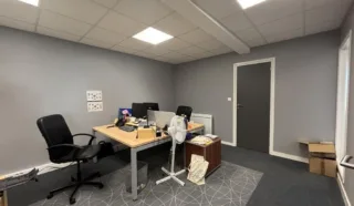  LOCAUX D'ACTIVITES LE BIGNON 210 m²