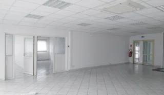  LOCAUX D'ACTIVITES 1 211 m² BRIEC