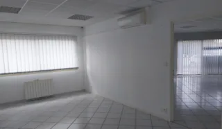  LOCAUX D'ACTIVITES 1 211 m² BRIEC