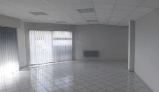  LOCAUX D'ACTIVITES 1 211 m² BRIEC