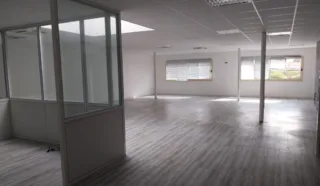  LOCAUX D'ACTIVITES 1 211 m² BRIEC