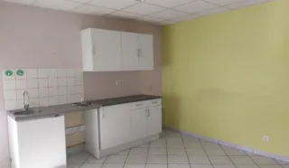  LOCAUX D'ACTIVITES 1 211 m² BRIEC