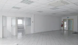 LOCAUX D'ACTIVITES 840 m² BRIEC