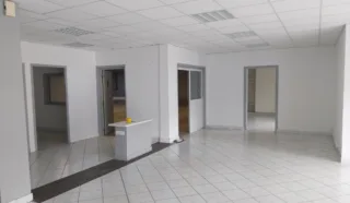  LOCAUX D'ACTIVITES 840 m² BRIEC