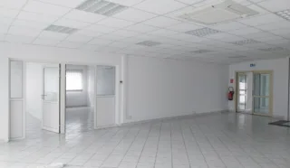  LOCAUX D'ACTIVITES 371 m² BRIEC