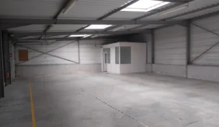  LOCAUX D'ACTIVITES 371 m² BRIEC