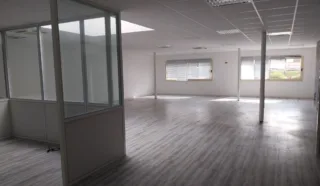  LOCAUX D'ACTIVITES 371 m² BRIEC