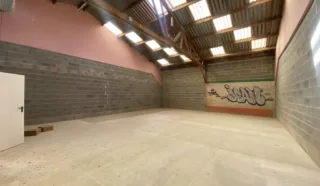  CELLULE D'ACTIVITES 400 M² LANGUENAN