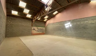  CELLULE D'ACTIVITES 400 M² LANGUENAN
