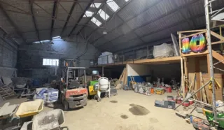  LOCAUX D'ACTIVITES 495 m² LANDIVISIAU