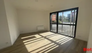  LOCAUX D'ACTIVITÉS 284 M² GUÉRANDE