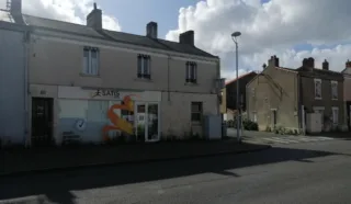  LOCAUX COMMERCIAUX 80 M² REZÉ