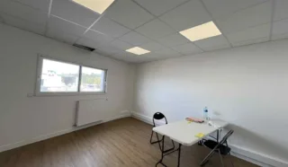  LOCAL D'ACTIVITES MONTFORT SUR MEU 110 m²