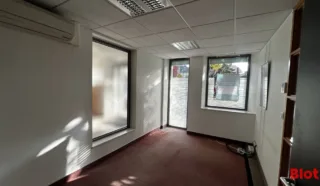  LOCAL COMMERCIAL 156 m² GUICHEN