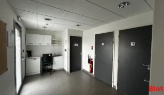  LOCAL COMMERCIAL 156 m² GUICHEN