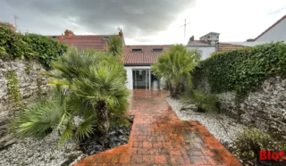  BUREAUX LOCAUX COMMERCIAUX 153 M² PORNIC