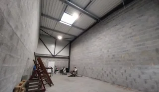  LOCAUX D'ACTIVITÉS 124 M² DONGES