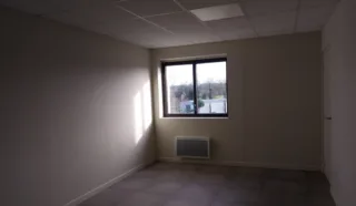  LOCAUX D'ACTIVITES 360 m² ERGUE GABERIC