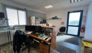  LOCAL D'ACTIVITES LA MEZIERE 460 m²