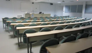  BUREAUX 1.926 m² BRUZ