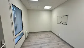  BUREAUX 77 m² RENNES