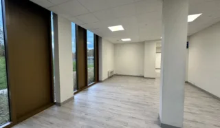  BUREAUX 77 m² RENNES