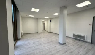  BUREAUX 77 m² RENNES