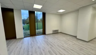  BUREAUX 77 m² RENNES